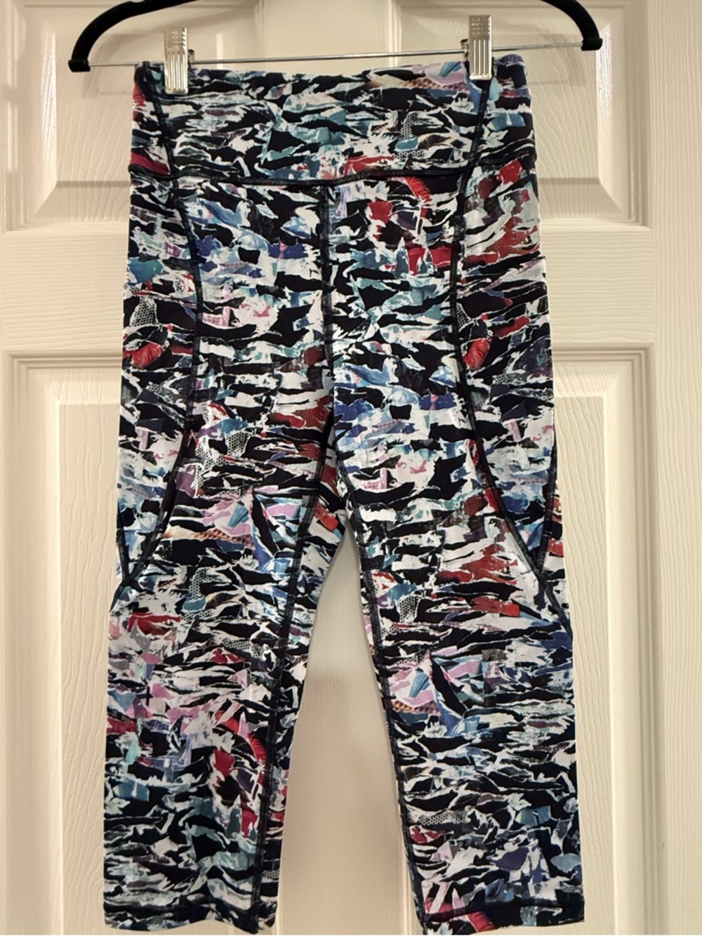 LIKE NEW!  Lululemon athletica Multicolor Abstract Print Leggings